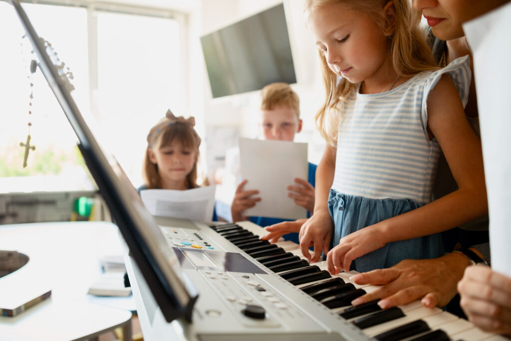 ¿Cómo elegir las mejores clases de música para niños en Valencia?